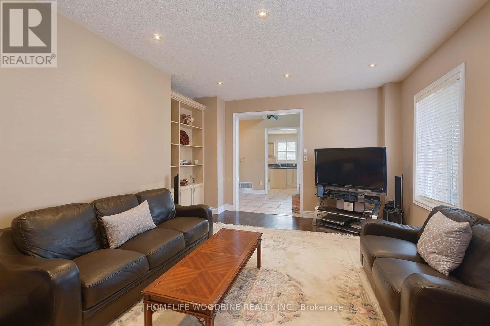 110 Velmar Drive, Vaughan, Ontario  L4L 8W4 - Photo 18 - N12083211