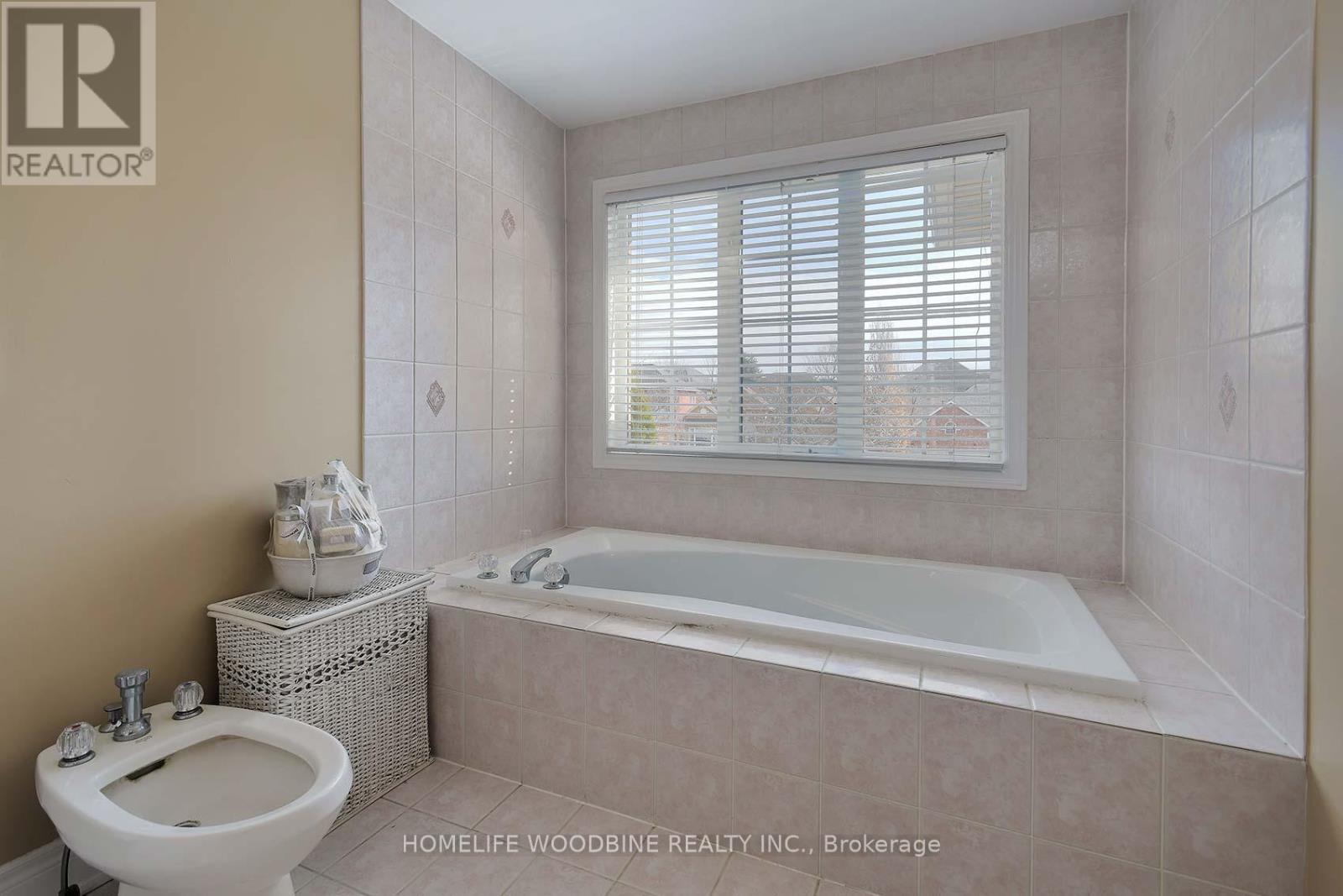 110 Velmar Drive, Vaughan, Ontario  L4L 8W4 - Photo 24 - N12083211