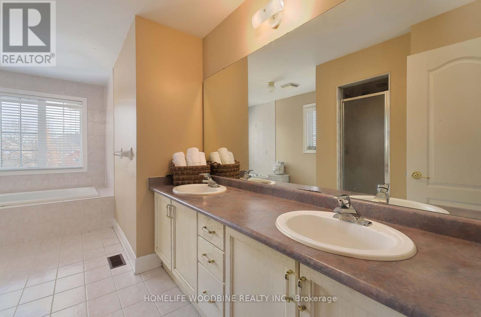 110 Velmar Drive, Vaughan, Ontario  L4L 8W4 - Photo 25 - N12083211