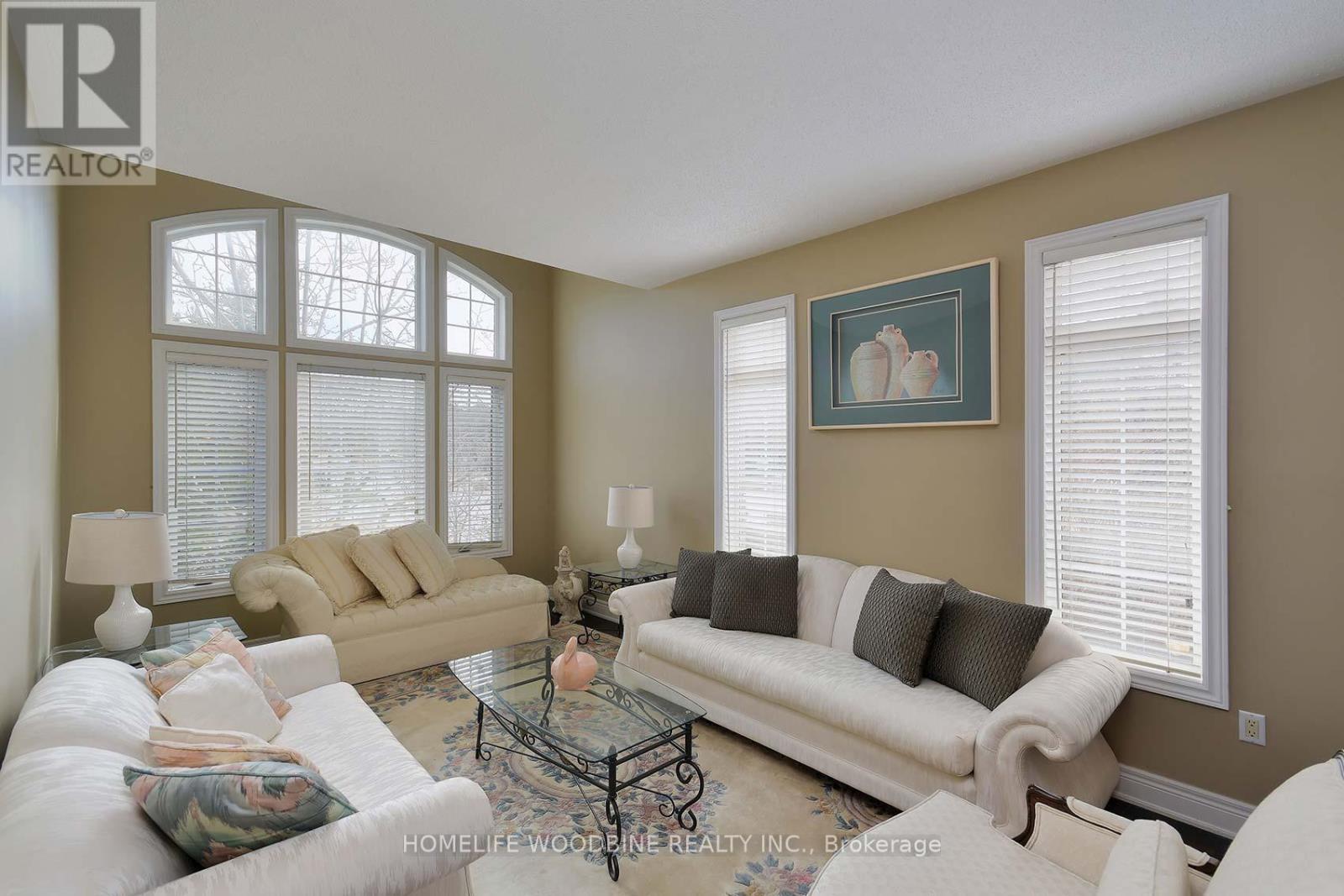110 Velmar Drive, Vaughan, Ontario  L4L 8W4 - Photo 7 - N12083211