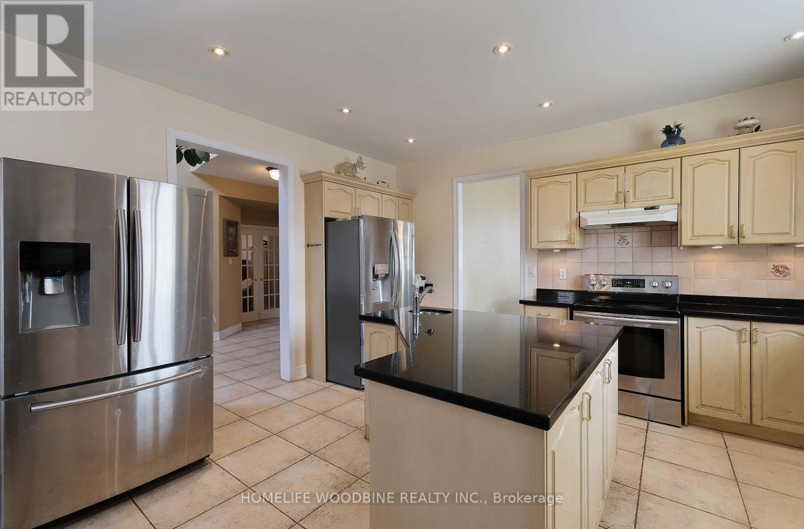 110 Velmar Drive, Vaughan, Ontario  L4L 8W4 - Photo 9 - N12083211