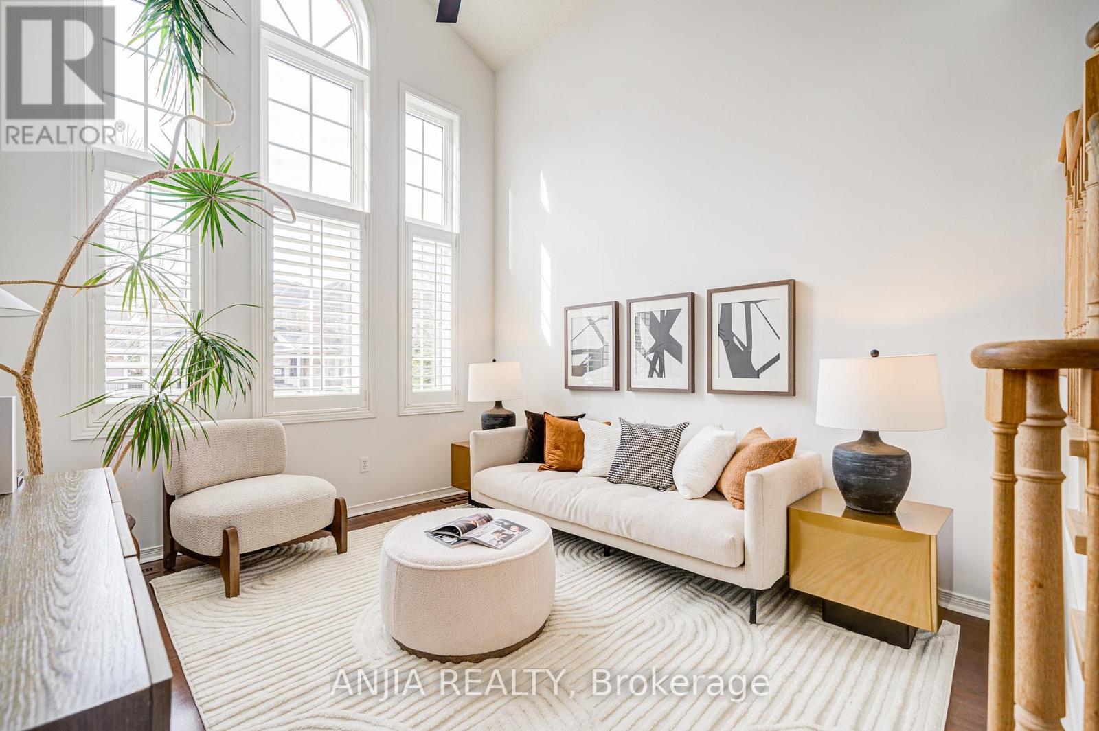 Property at 28 RESTON RIDGE STREET image 4