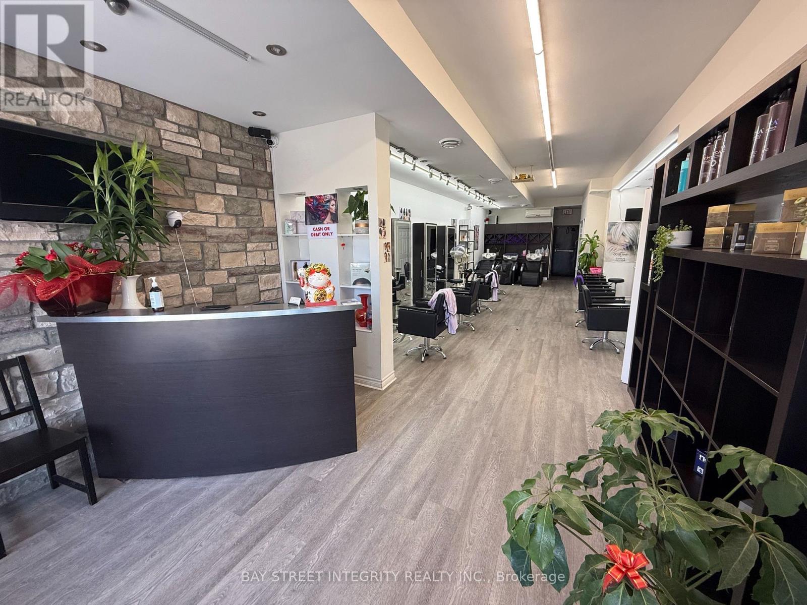 1850 Lakeshore Road W, Mississauga, Ontario  L5J 1J7 - Photo 3 - W12083200