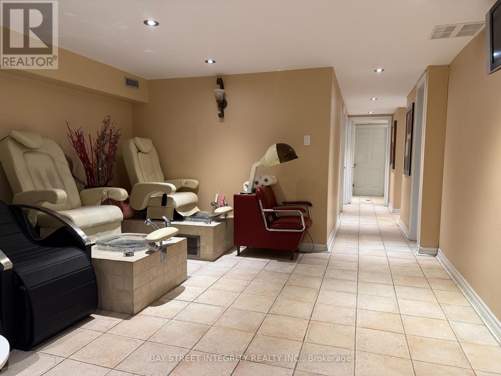 1850 Lakeshore Road W, Mississauga, Ontario  L5J 1J7 - Photo 9 - W12083200