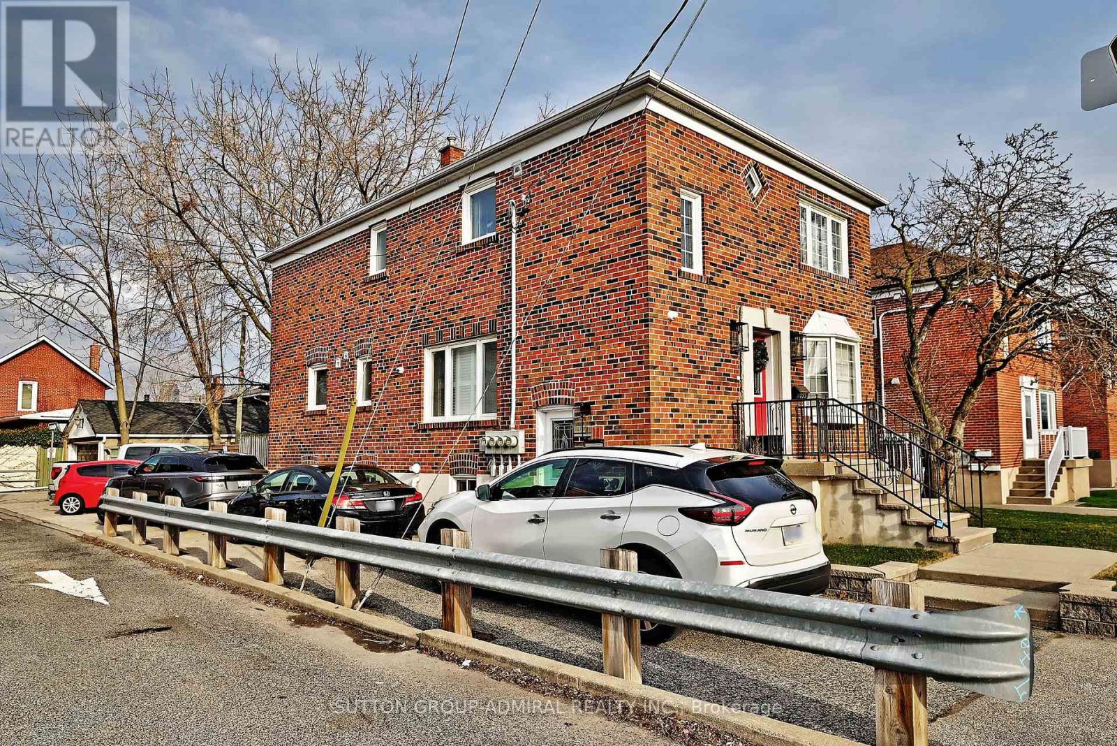 Property at 555 ROYAL YORK ROAD image 2
