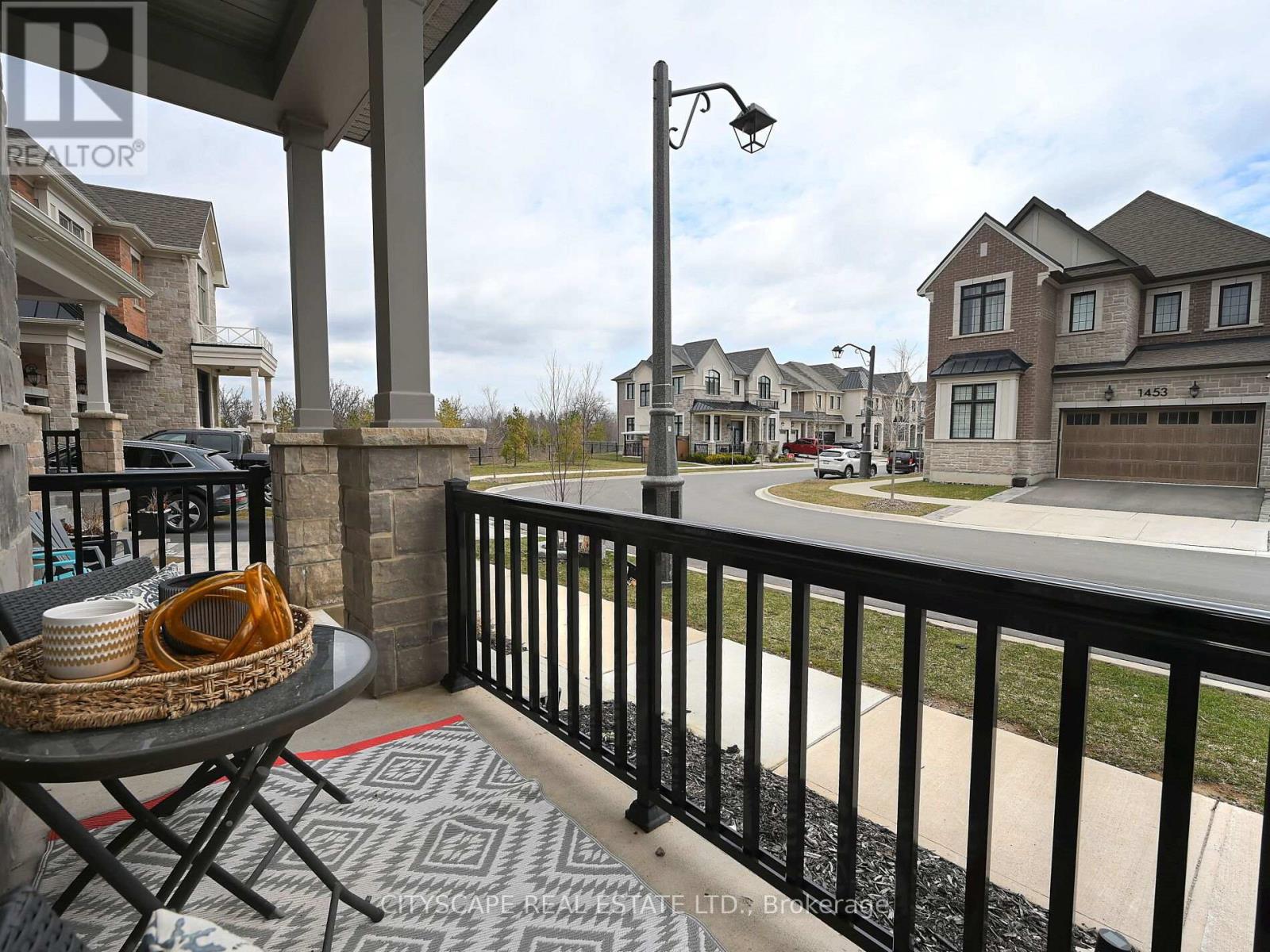 1454 Everest Crescent, Oakville, Ontario  L6H 3S4 - Photo 3 - W12083414