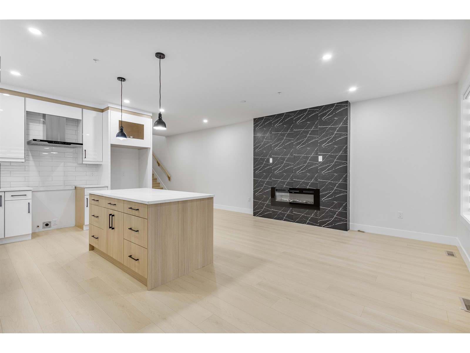 32504 Higginbottom Court, Mission, British Columbia  V2V 2T7 - Photo 10 - R2989798