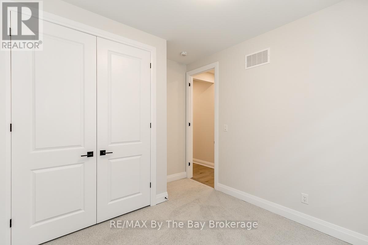 5 Rosanne Circle, Wasaga Beach, Ontario  L9Z 0N4 - Photo 21 - S12083621