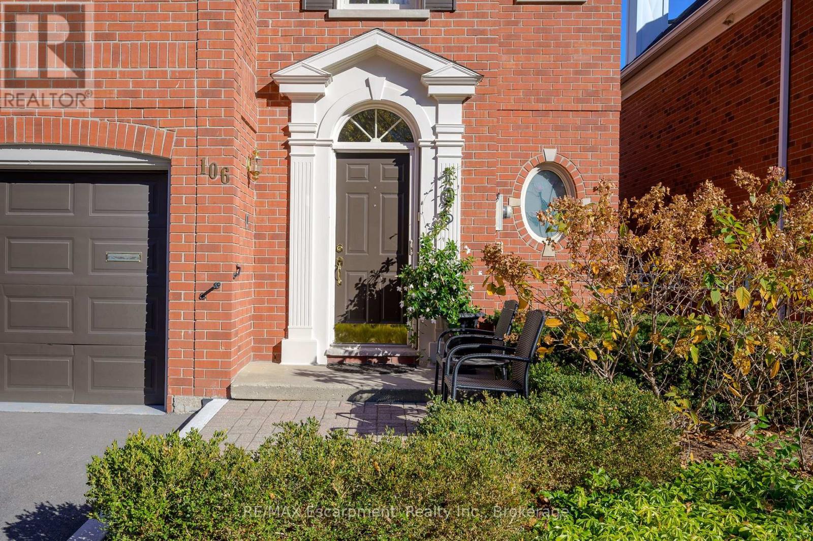 Property at 106 FAIRWOOD PLACE W image 3