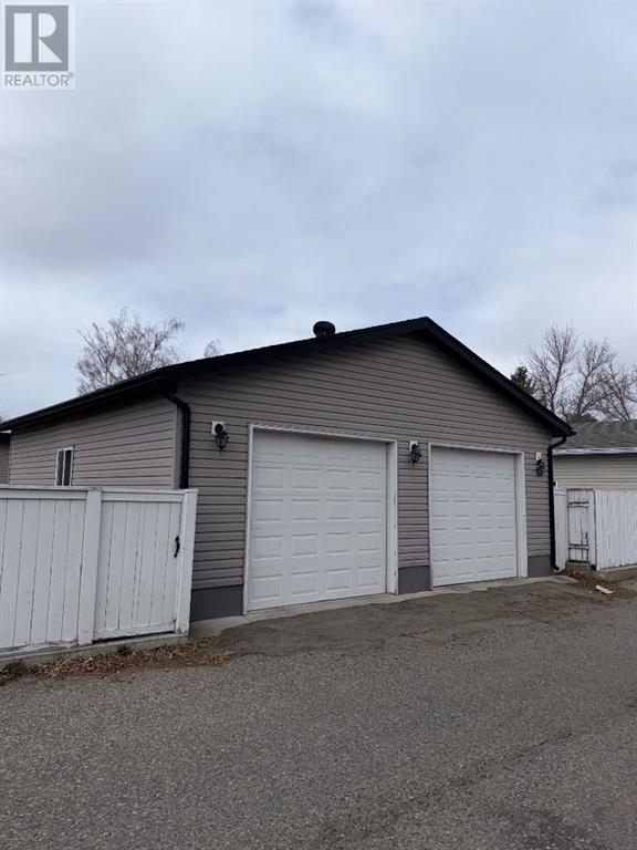 Property at 1909 Lakepoint Road S image 3