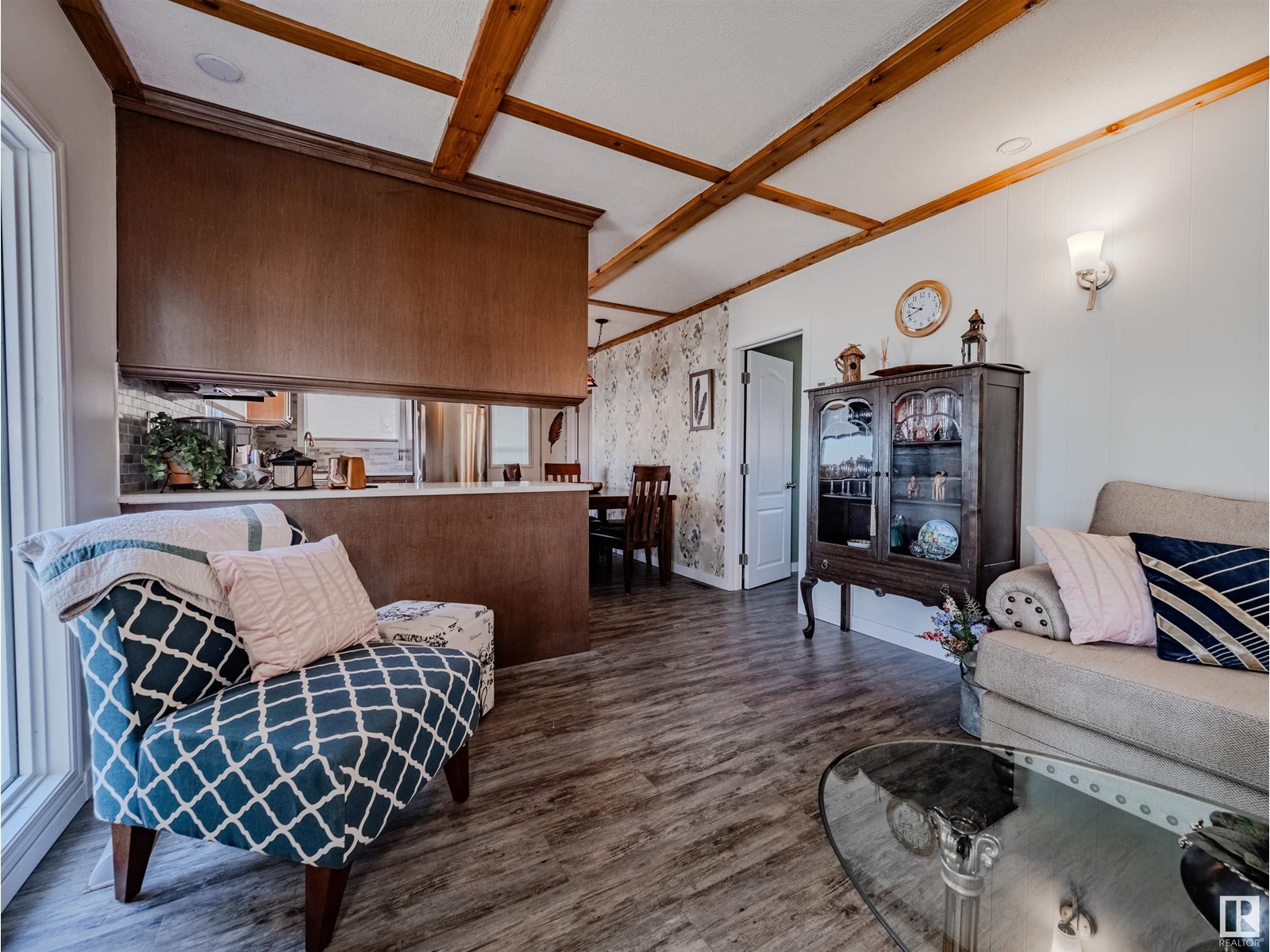 Property at 316 3 Street image 4