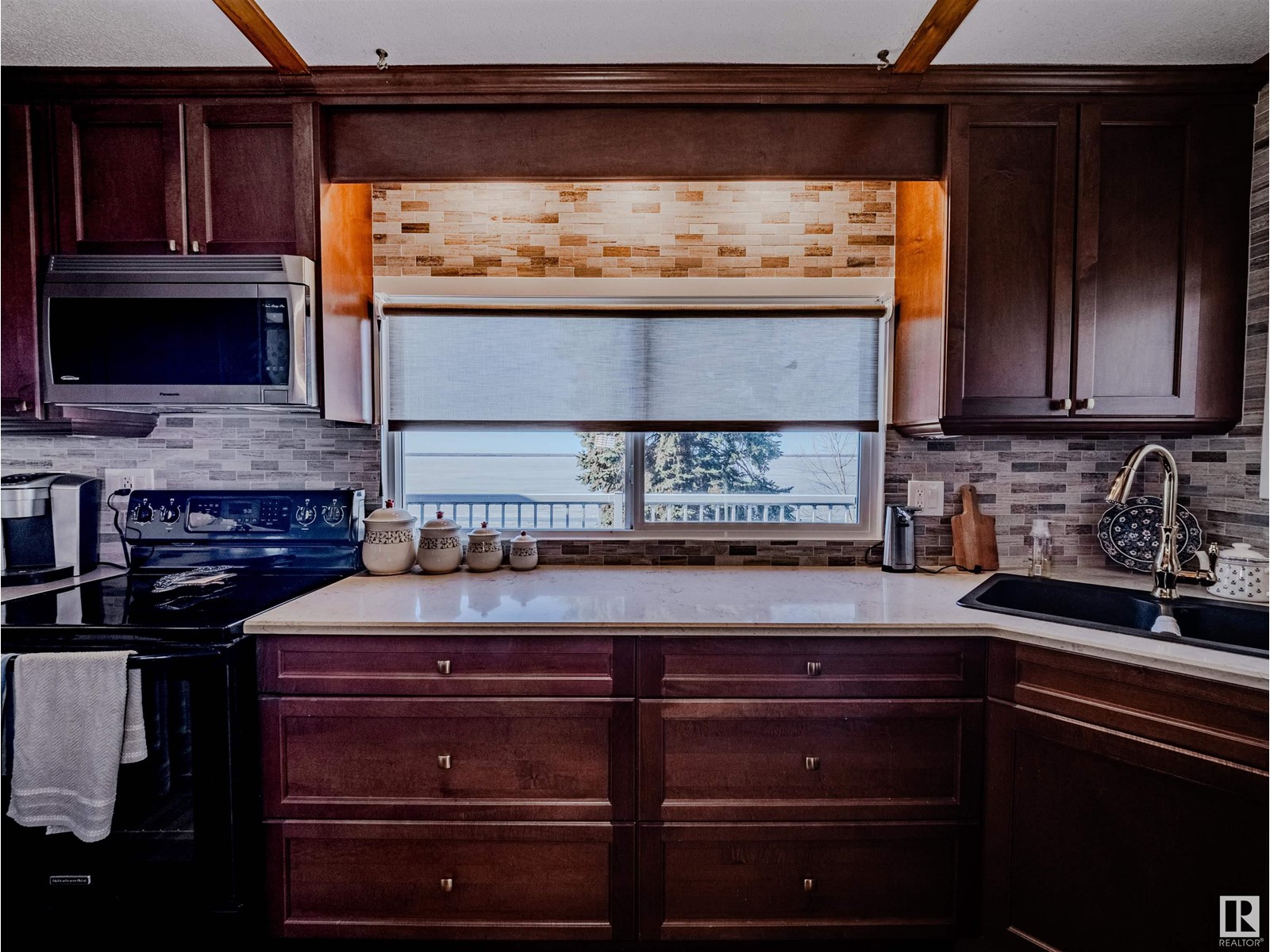 Property at 316 3 Street image 1