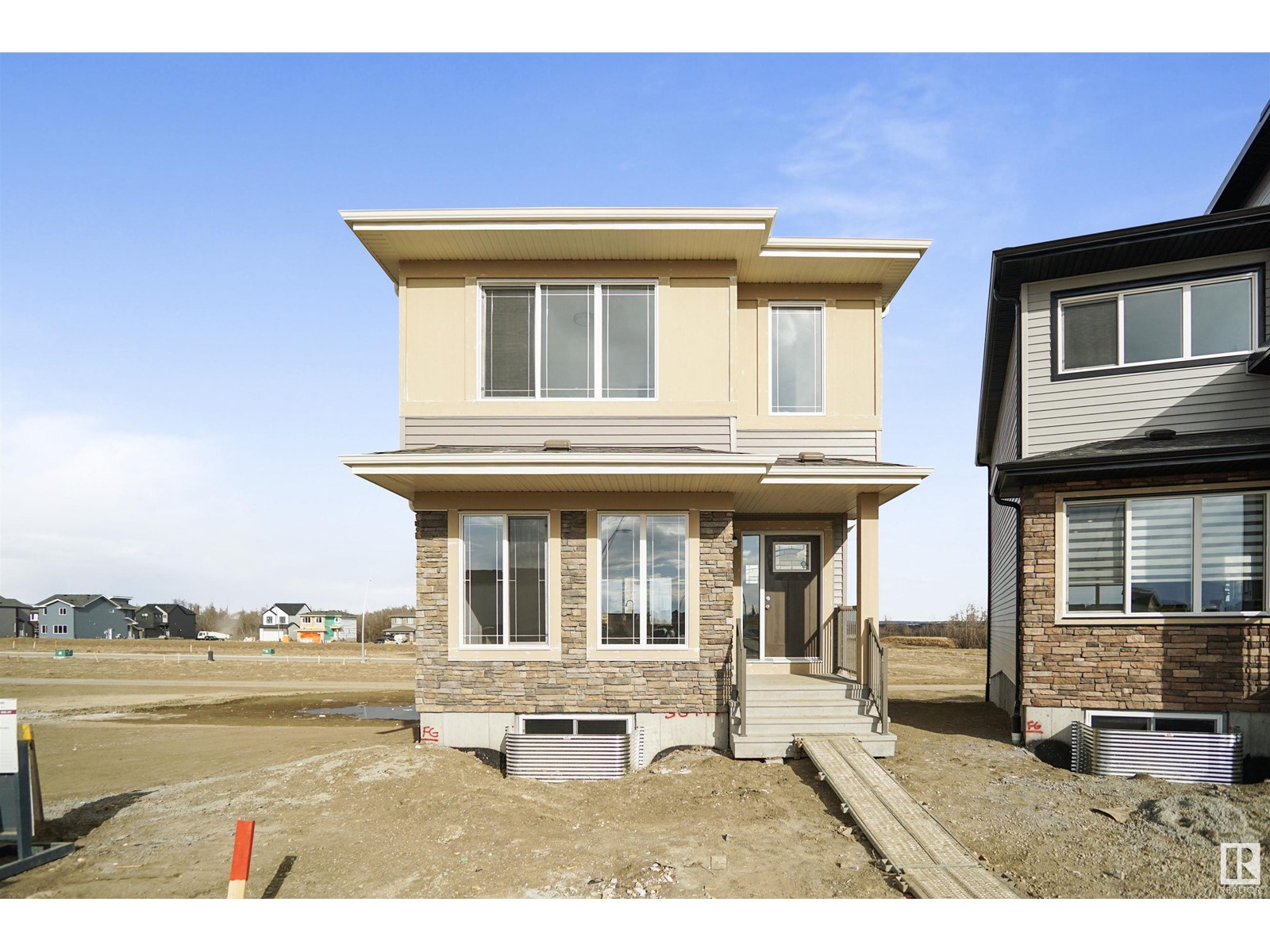 Property at 639 173 AV NE image 3