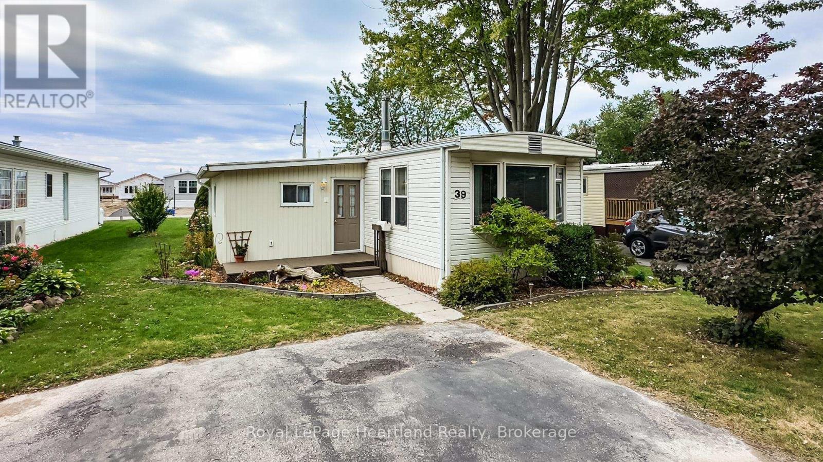39 Cranberry Drive, Ashfield-Colborne-Wawanosh, Ontario  N7A 3Y3 - Photo 38 - X12083803