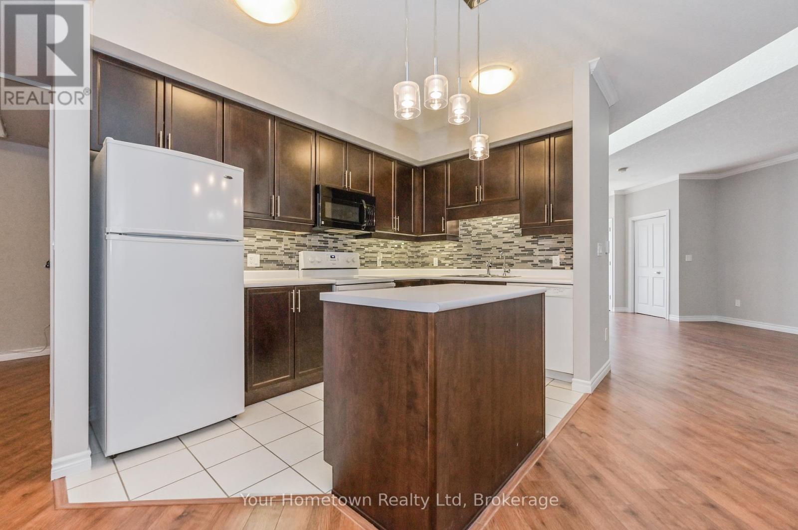 212 - 760 Woodhill Drive, Centre Wellington (Fergus), Ontario  N1M 3W5 - Photo 12 - X12083847