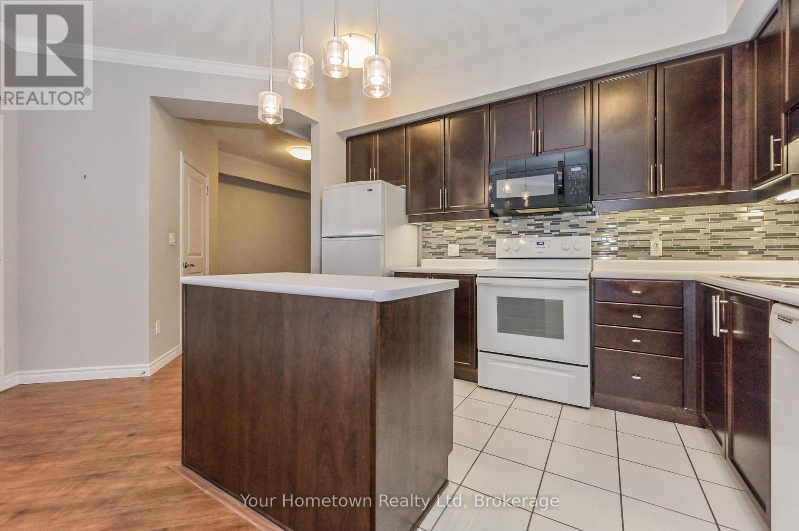 212 - 760 Woodhill Drive, Centre Wellington (Fergus), Ontario  N1M 3W5 - Photo 13 - X12083847