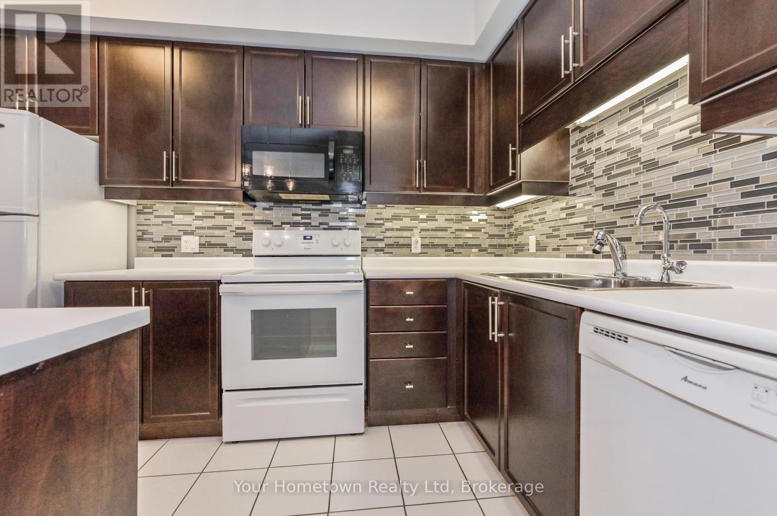 212 - 760 Woodhill Drive, Centre Wellington (Fergus), Ontario  N1M 3W5 - Photo 14 - X12083847