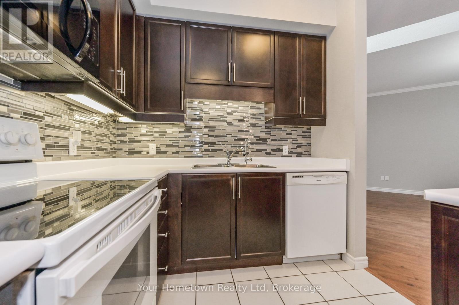 212 - 760 Woodhill Drive, Centre Wellington (Fergus), Ontario  N1M 3W5 - Photo 15 - X12083847