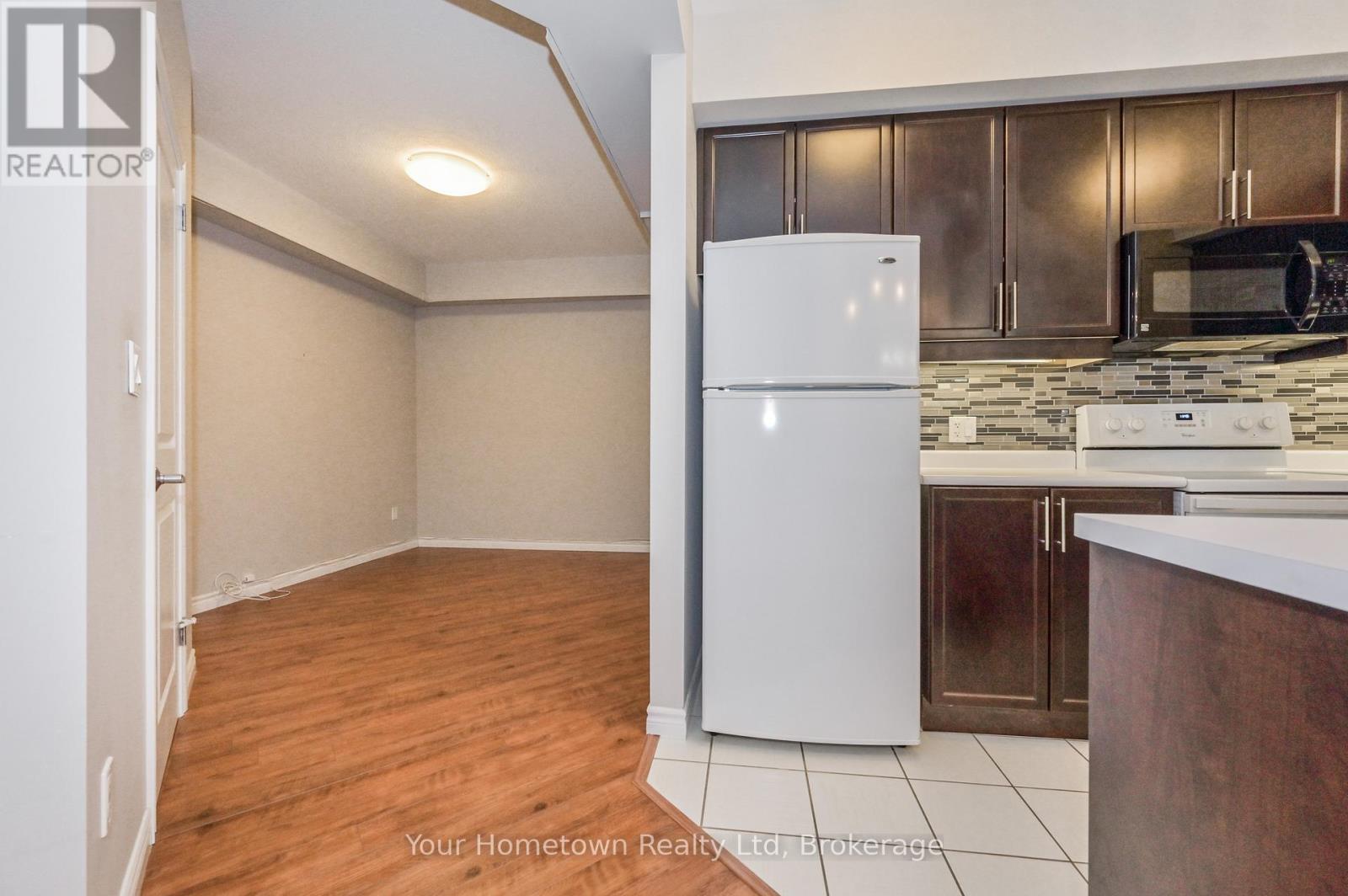 212 - 760 Woodhill Drive, Centre Wellington (Fergus), Ontario  N1M 3W5 - Photo 17 - X12083847