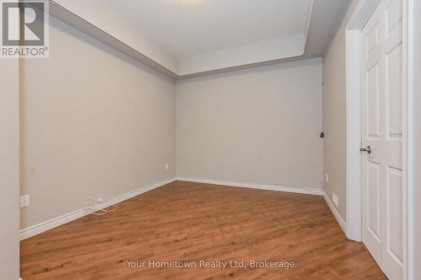 212 - 760 Woodhill Drive, Centre Wellington (Fergus), Ontario  N1M 3W5 - Photo 19 - X12083847