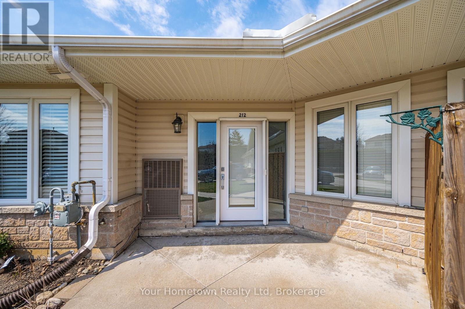 212 - 760 Woodhill Drive, Centre Wellington (Fergus), Ontario  N1M 3W5 - Photo 4 - X12083847