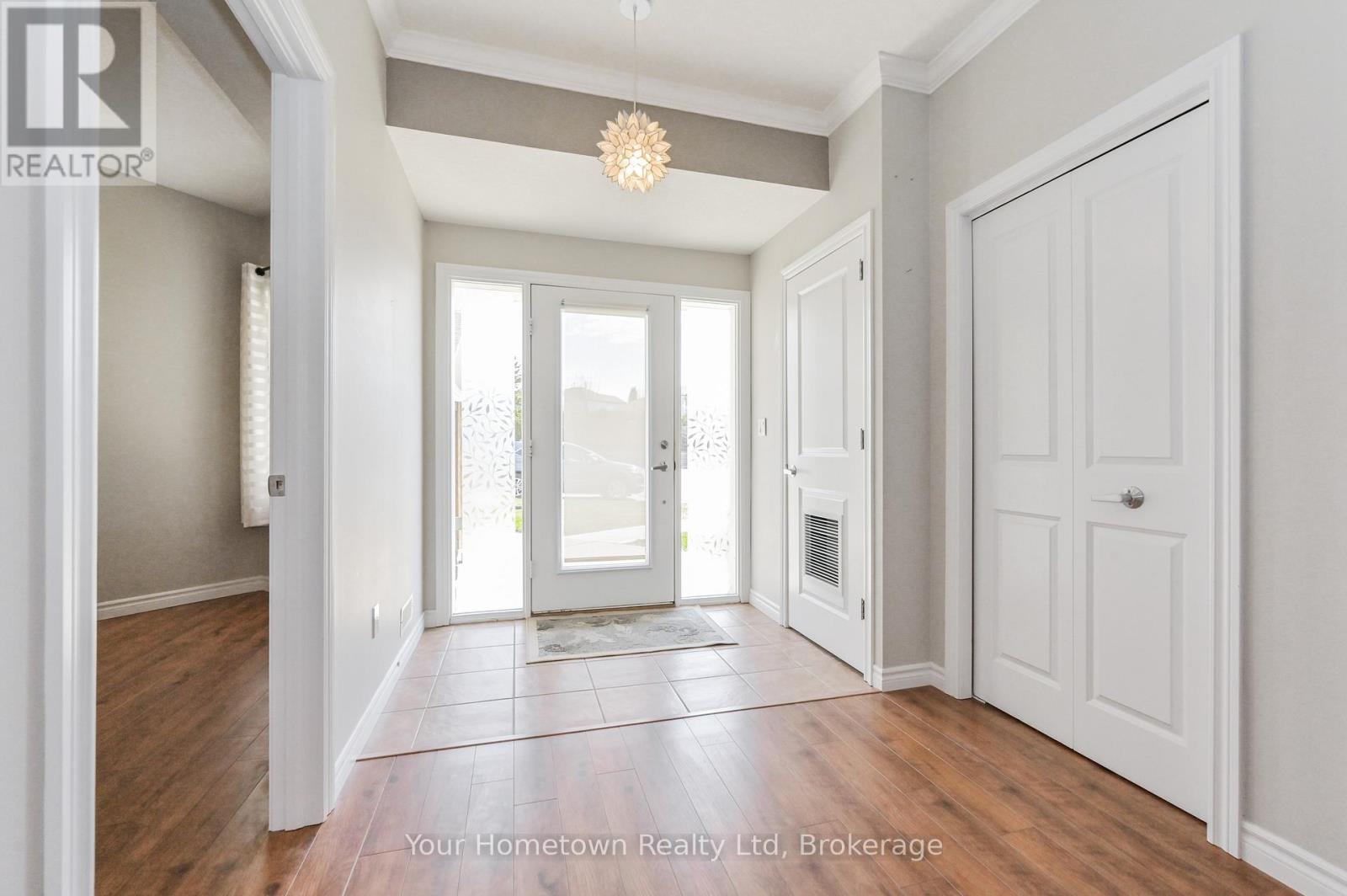 212 - 760 Woodhill Drive, Centre Wellington (Fergus), Ontario  N1M 3W5 - Photo 5 - X12083847