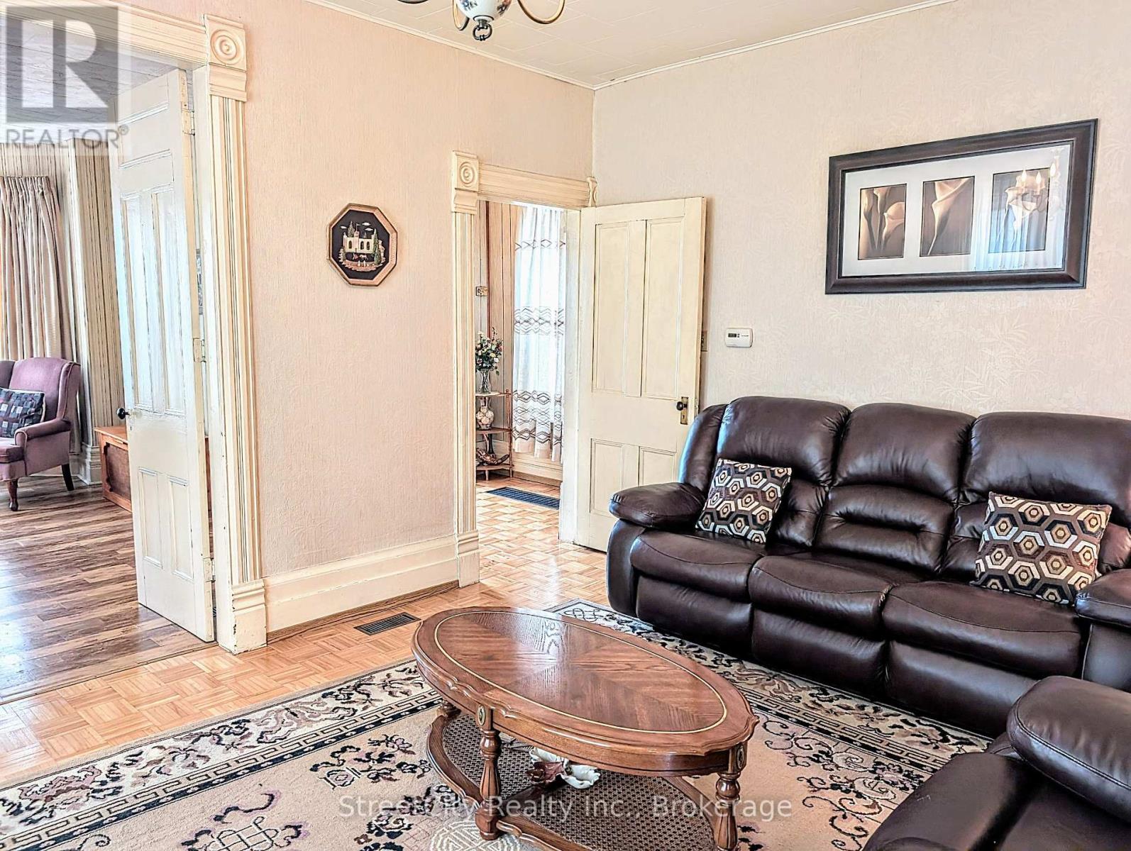 25 Guelph Street, Stratford, Ontario  N5A 3W6 - Photo 10 - X12083855