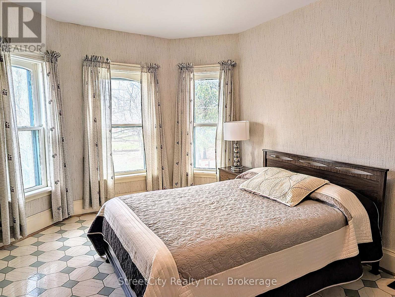 25 Guelph Street, Stratford, Ontario  N5A 3W6 - Photo 20 - X12083855
