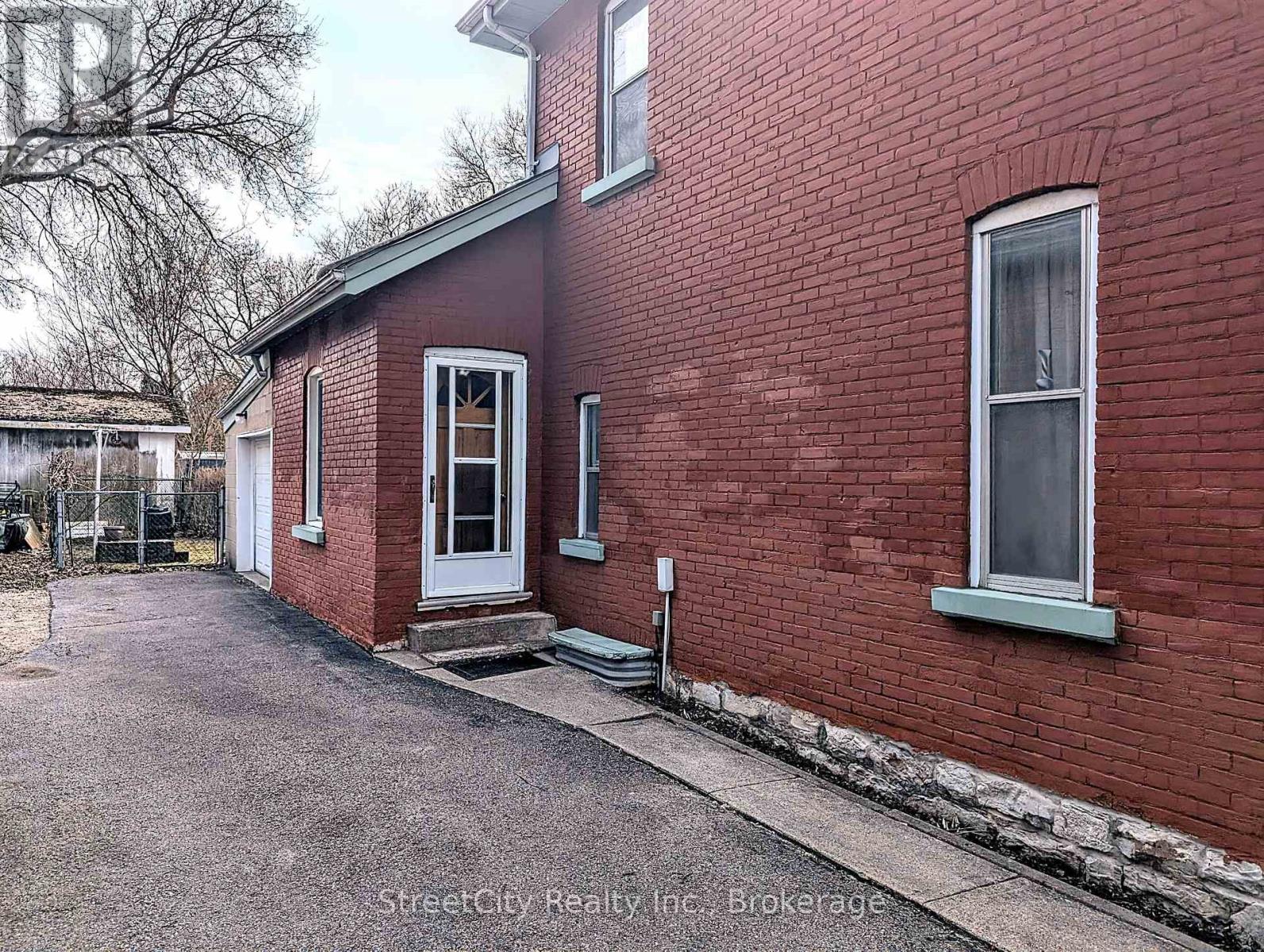25 Guelph Street, Stratford, Ontario  N5A 3W6 - Photo 24 - X12083855