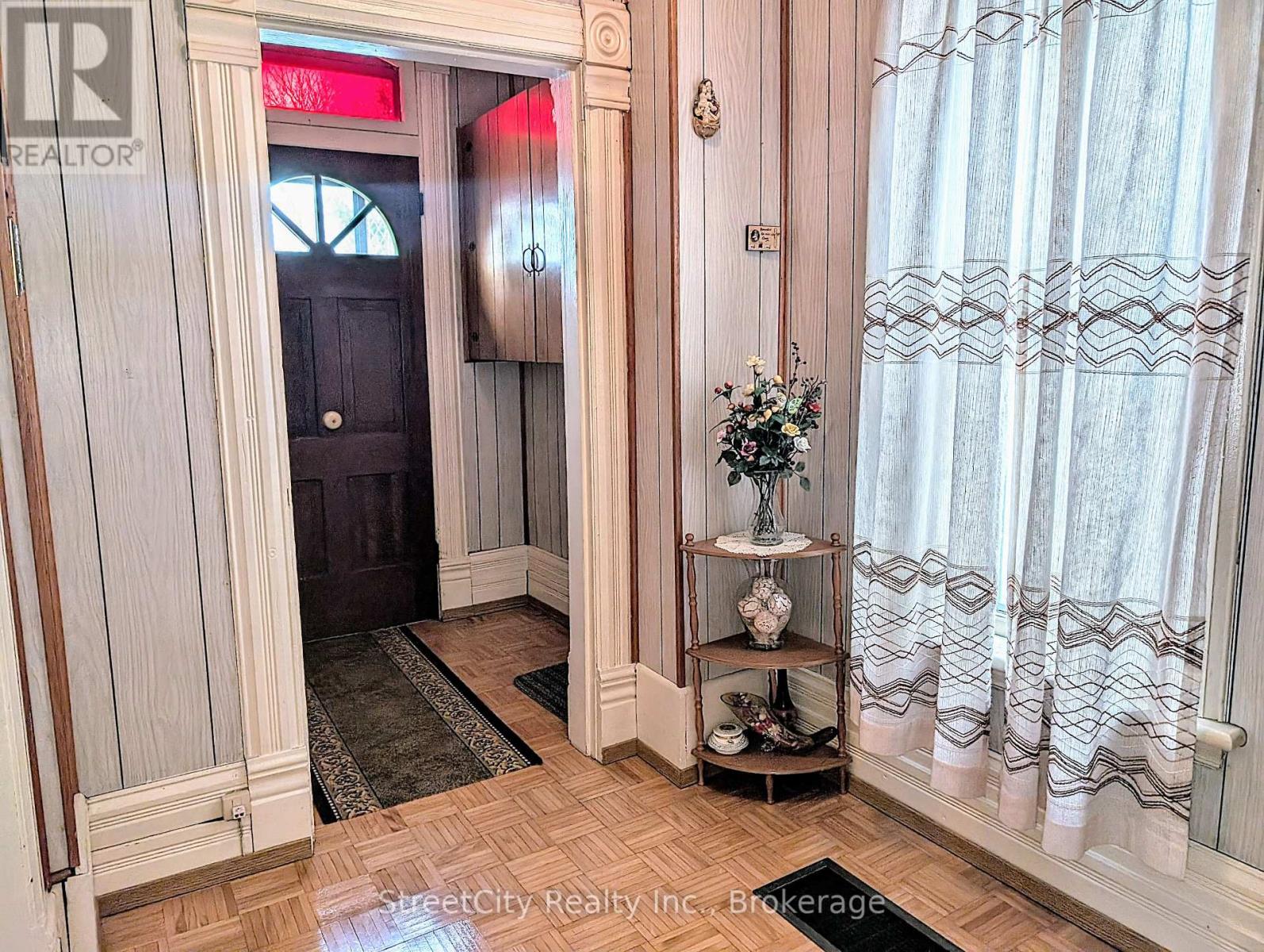 25 Guelph Street, Stratford, Ontario  N5A 3W6 - Photo 4 - X12083855
