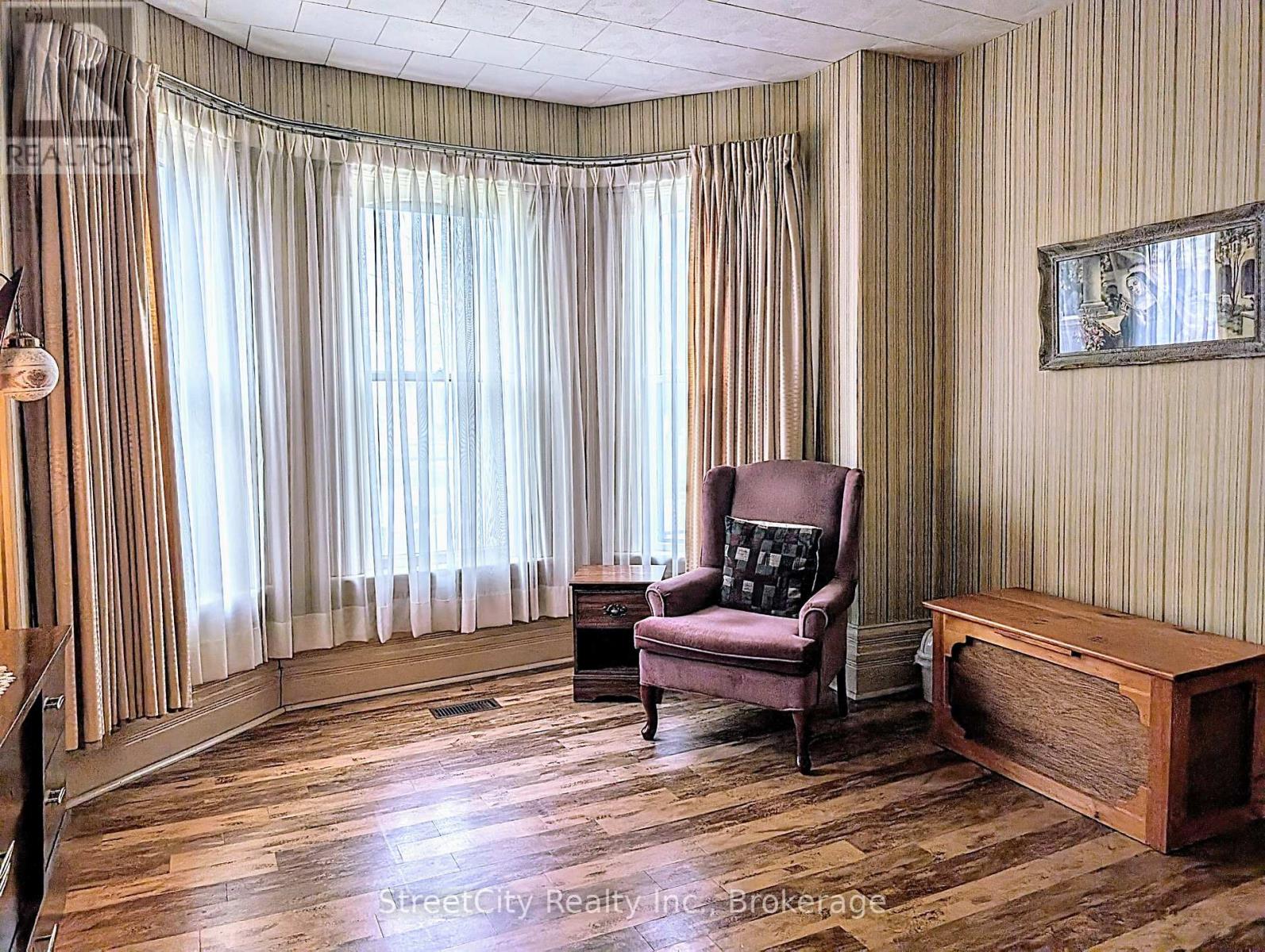 25 Guelph Street, Stratford, Ontario  N5A 3W6 - Photo 7 - X12083855
