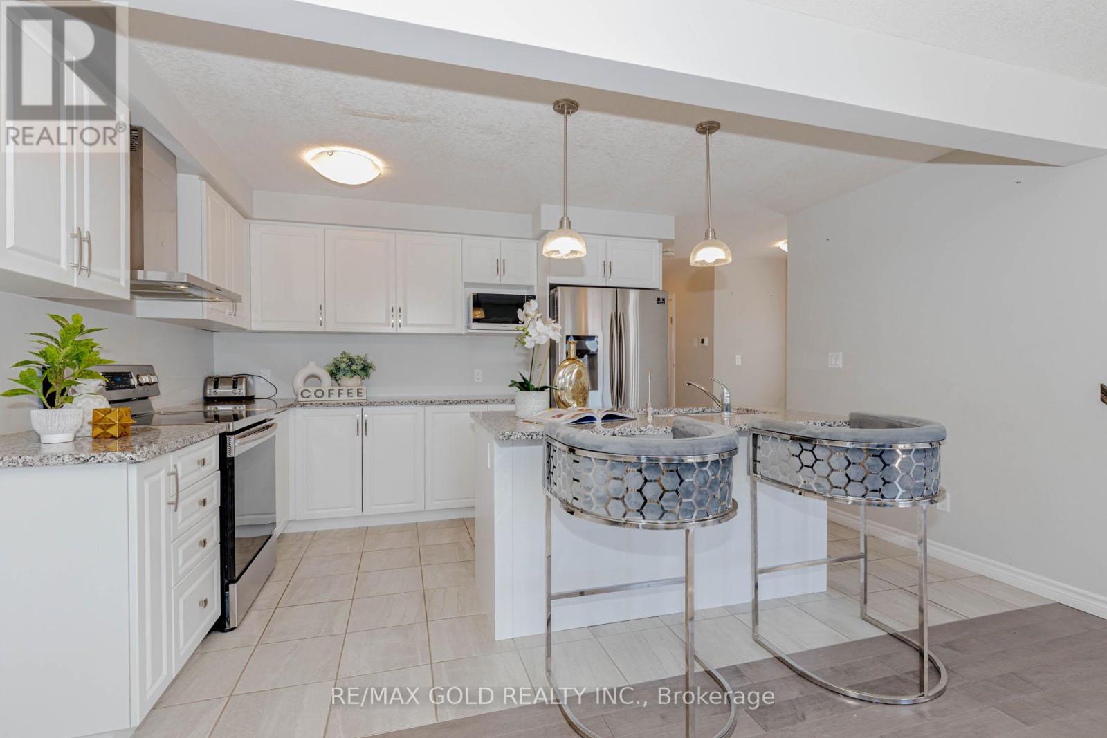 133 Hollybrook Trail, Kitchener, Ontario  N2R 0P1 - Photo 14 - X12083643
