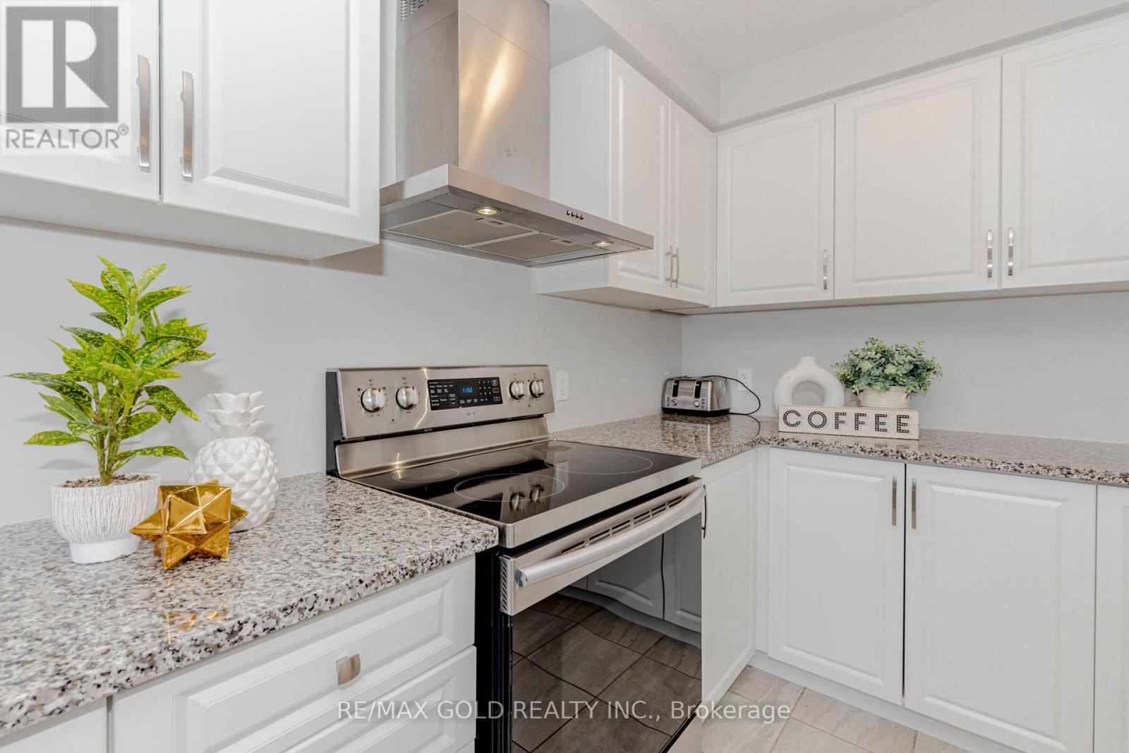 133 Hollybrook Trail, Kitchener, Ontario  N2R 0P1 - Photo 15 - X12083643