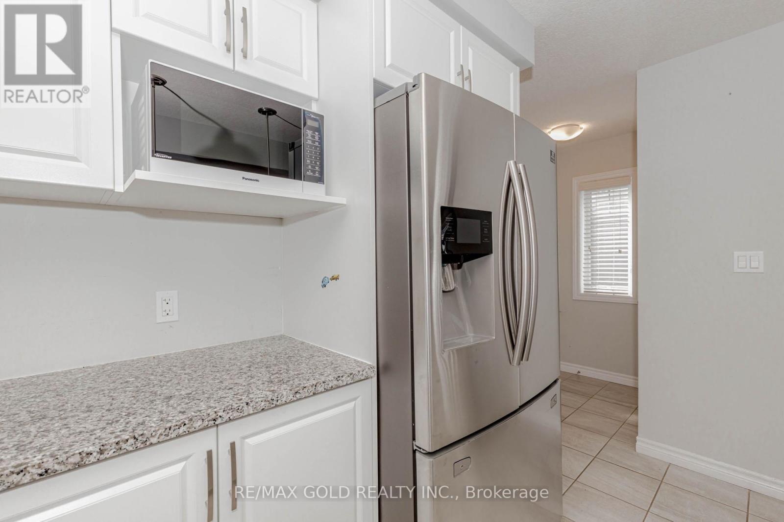 133 Hollybrook Trail, Kitchener, Ontario  N2R 0P1 - Photo 17 - X12083643