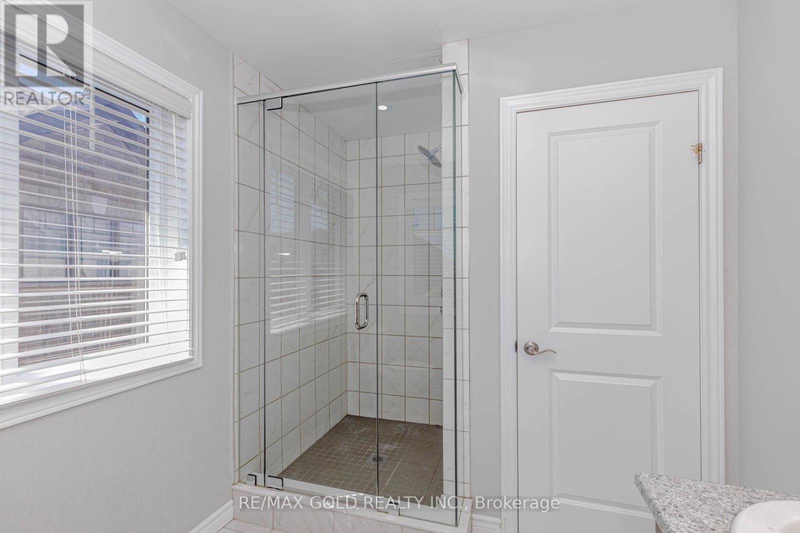 133 Hollybrook Trail, Kitchener, Ontario  N2R 0P1 - Photo 35 - X12083643