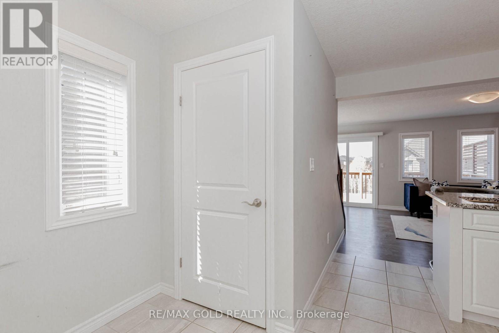 133 Hollybrook Trail, Kitchener, Ontario  N2R 0P1 - Photo 9 - X12083643