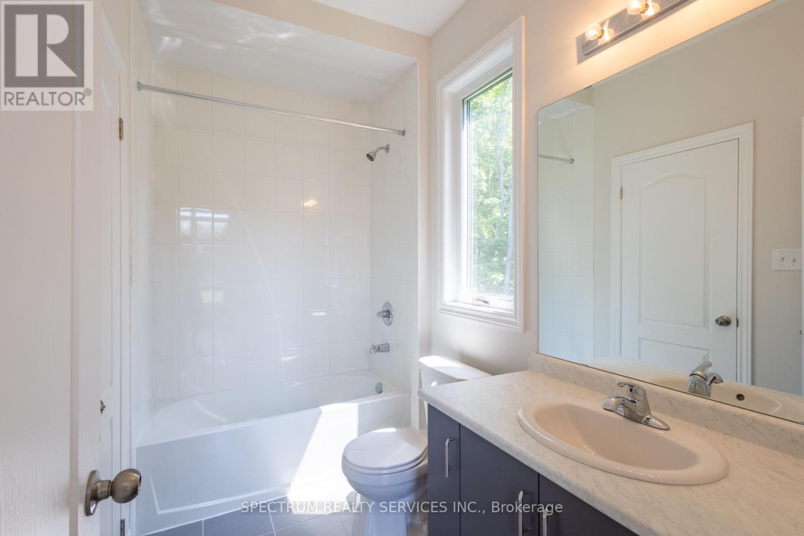 135 Marina Village Drive, Georgian Bay, Ontario  L0K 1S0 - Photo 5 - X12083668