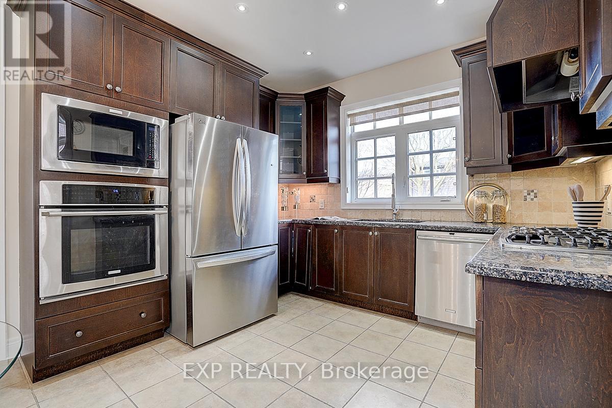 116 Dunlop Street, Richmond Hill, Ontario  L4C 0X1 - Photo 12 - N12083692