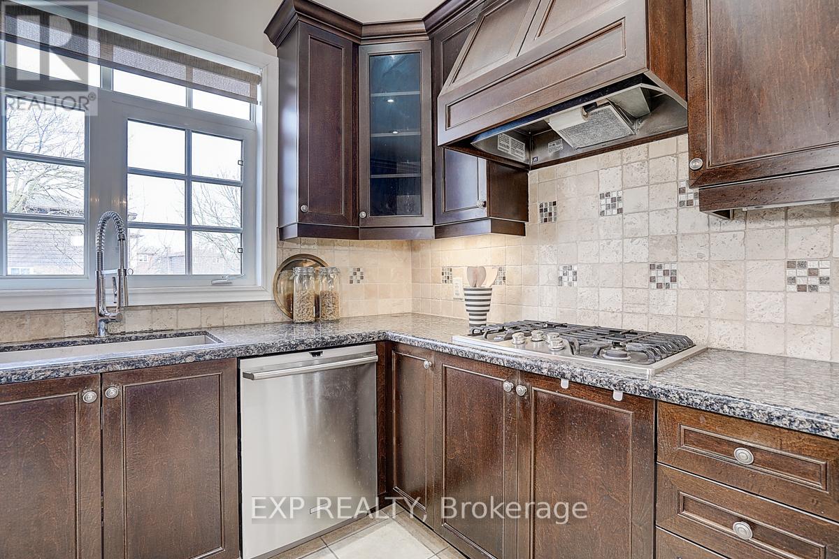 116 Dunlop Street, Richmond Hill, Ontario  L4C 0X1 - Photo 13 - N12083692