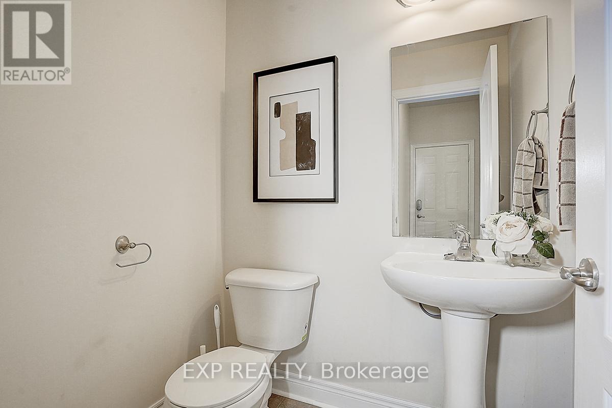 116 Dunlop Street, Richmond Hill, Ontario  L4C 0X1 - Photo 17 - N12083692
