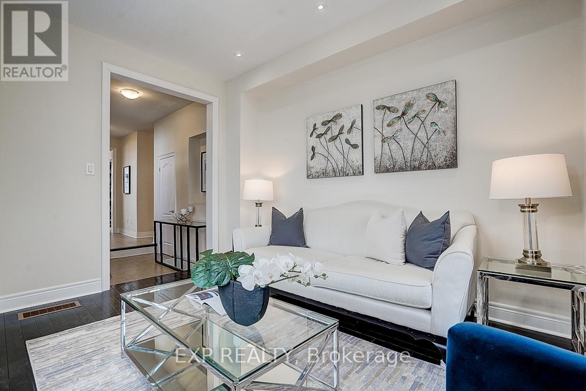 116 Dunlop Street, Richmond Hill, Ontario  L4C 0X1 - Photo 6 - N12083692