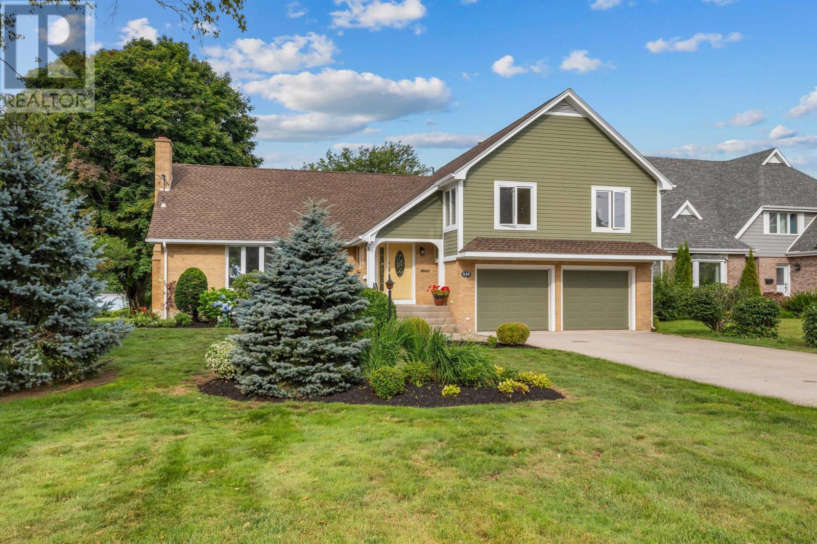 Property at 135 Queen Elizabeth Drive image 3