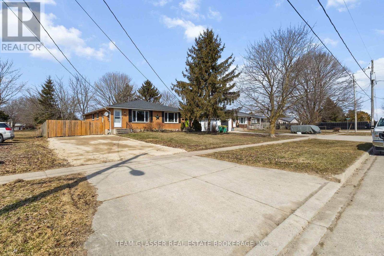 A - 246 Mckellar Street, Southwest Middlesex, Ontario  N0L 1M0 - Photo 5 - X12083921
