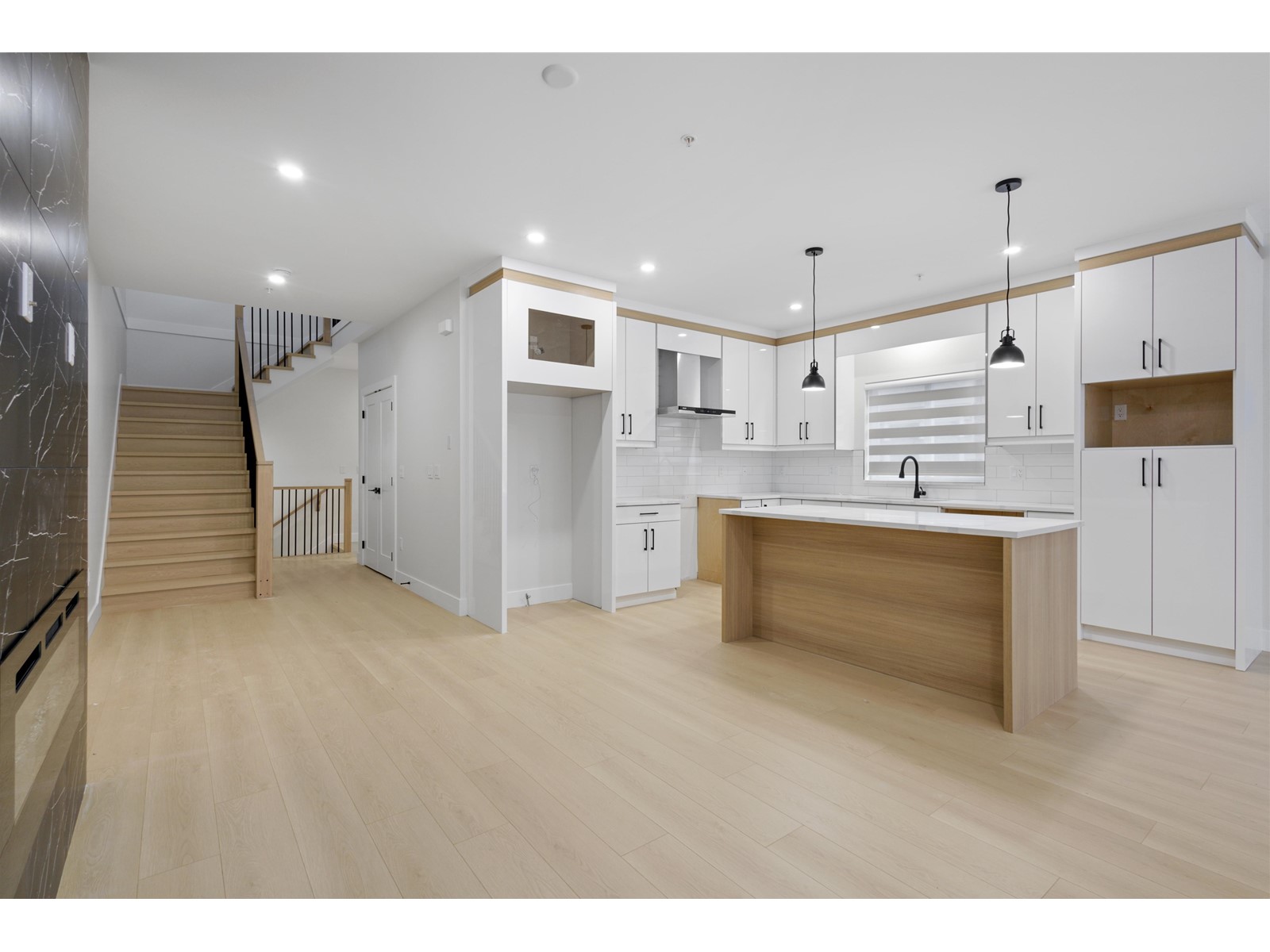 32506 Higginbottom Court, Mission, British Columbia  V2V 2T7 - Photo 11 - R2989802