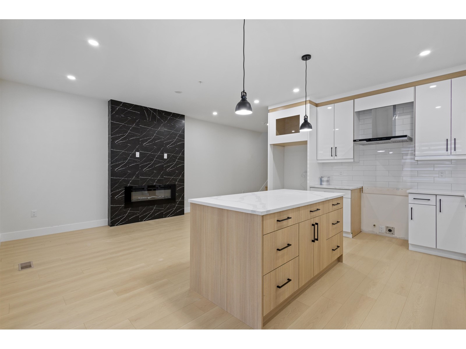 32506 Higginbottom Court, Mission, British Columbia  V2V 2T7 - Photo 9 - R2989802
