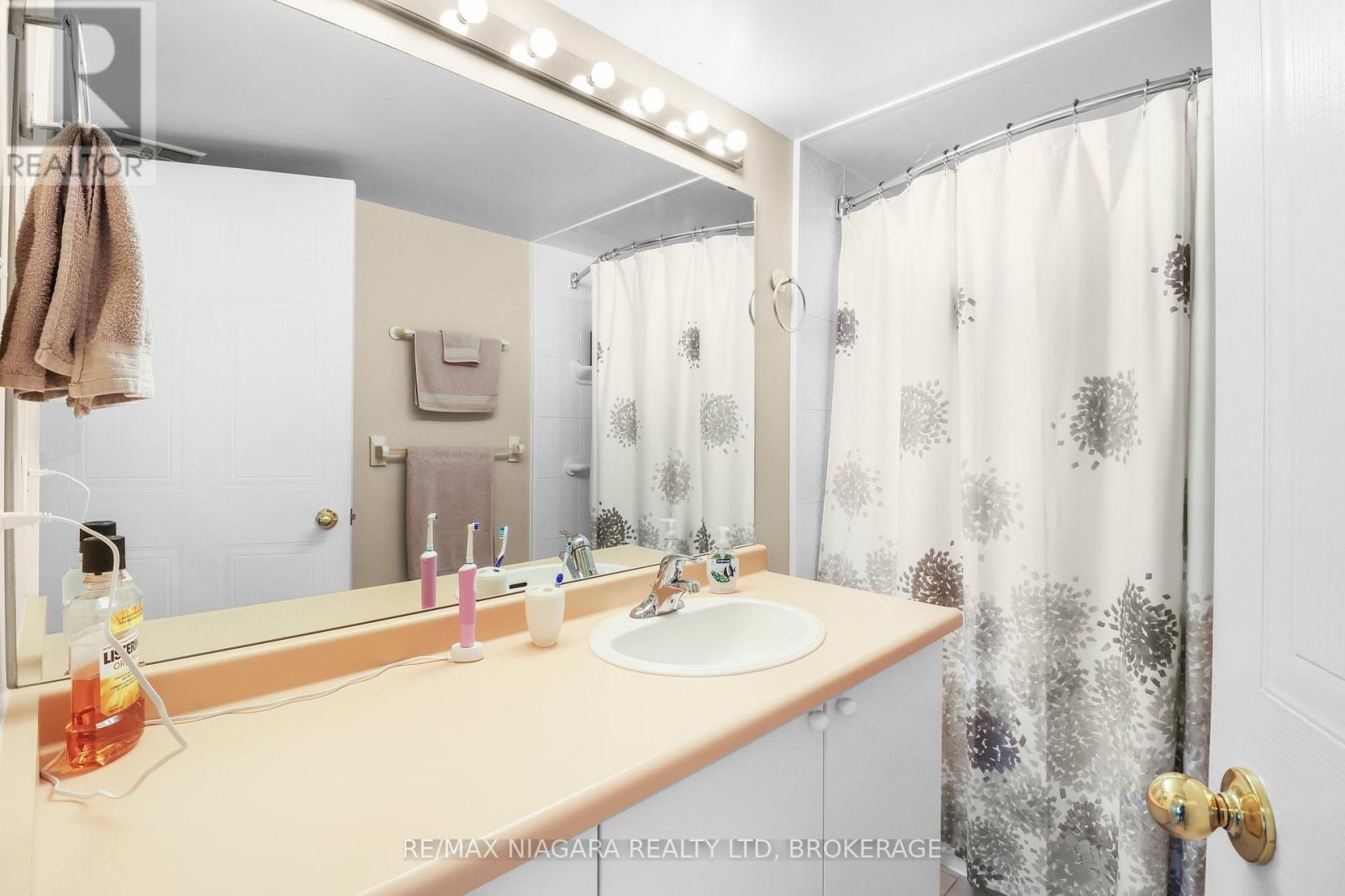 303 - 5100 Dorchester Road, Niagara Falls, Ontario  L2E 7H4 - Photo 21 - X12082459