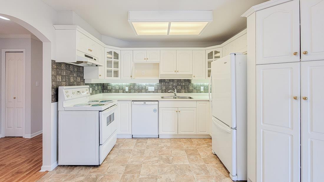 302 17727 58 Avenue, Surrey, British Columbia  V3S 1L5 - Photo 9 - R2989779