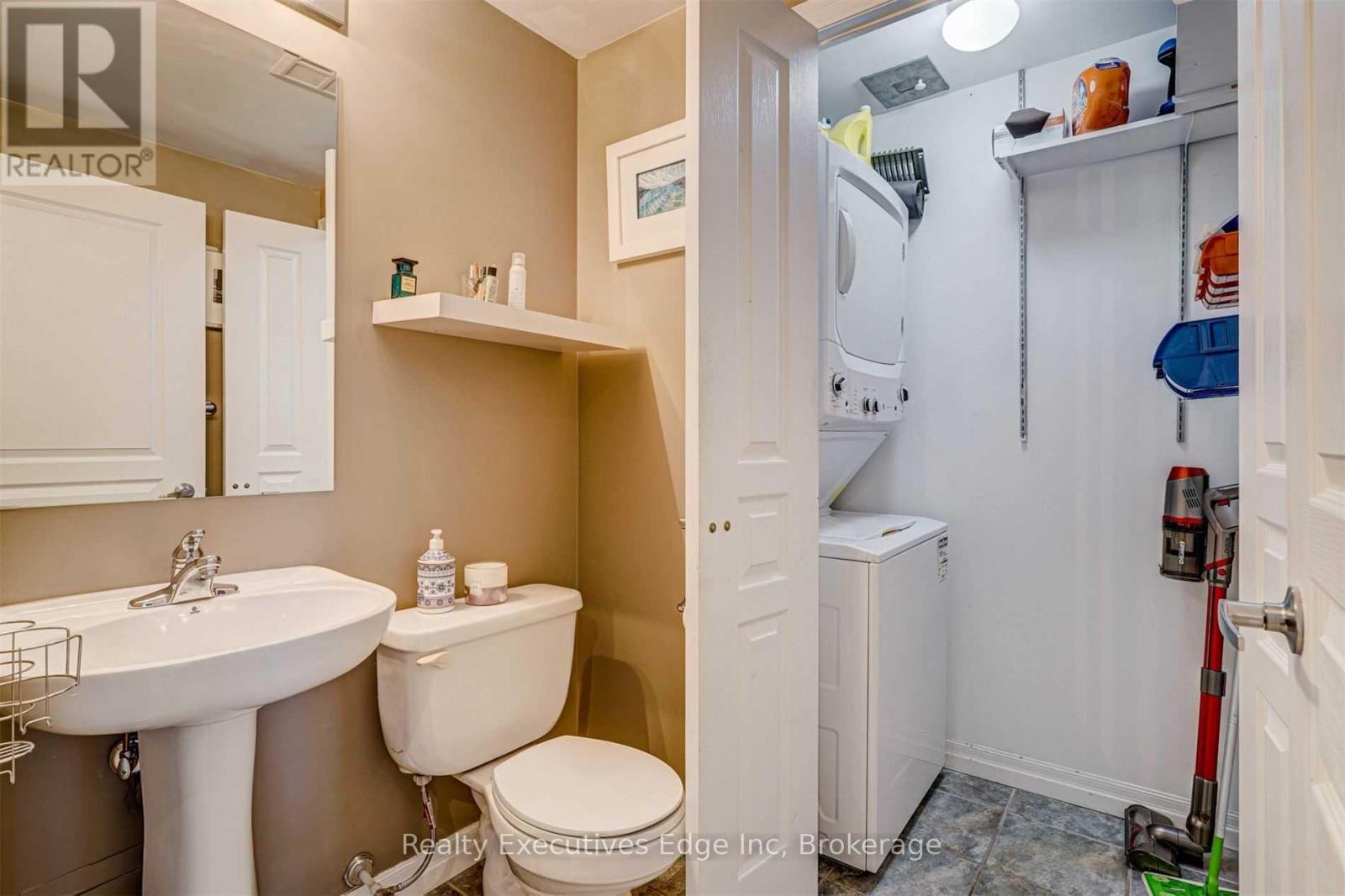 1906 - 220 Burnhamthorpe Road W, Mississauga, Ontario  L5B 4N4 - Photo 12 - W12083958