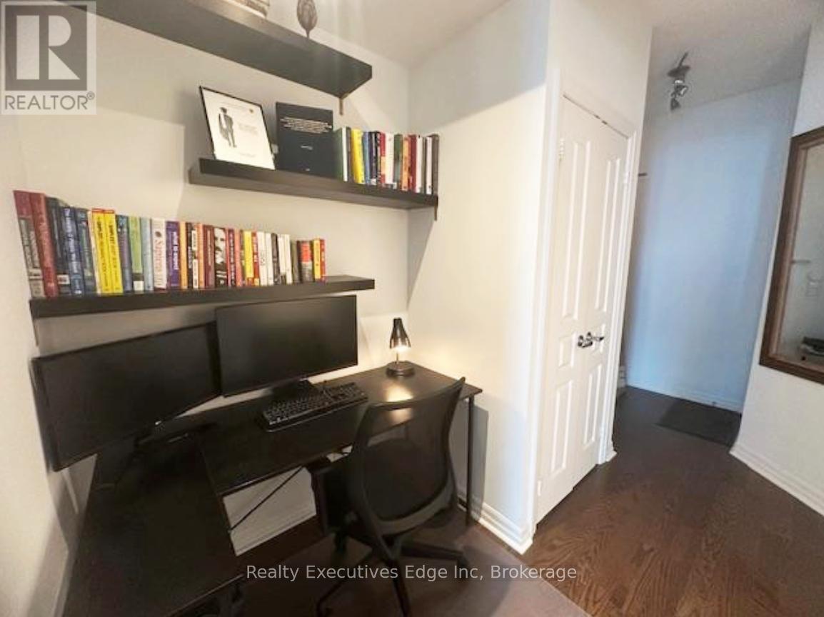1906 - 220 Burnhamthorpe Road W, Mississauga, Ontario  L5B 4N4 - Photo 7 - W12083958