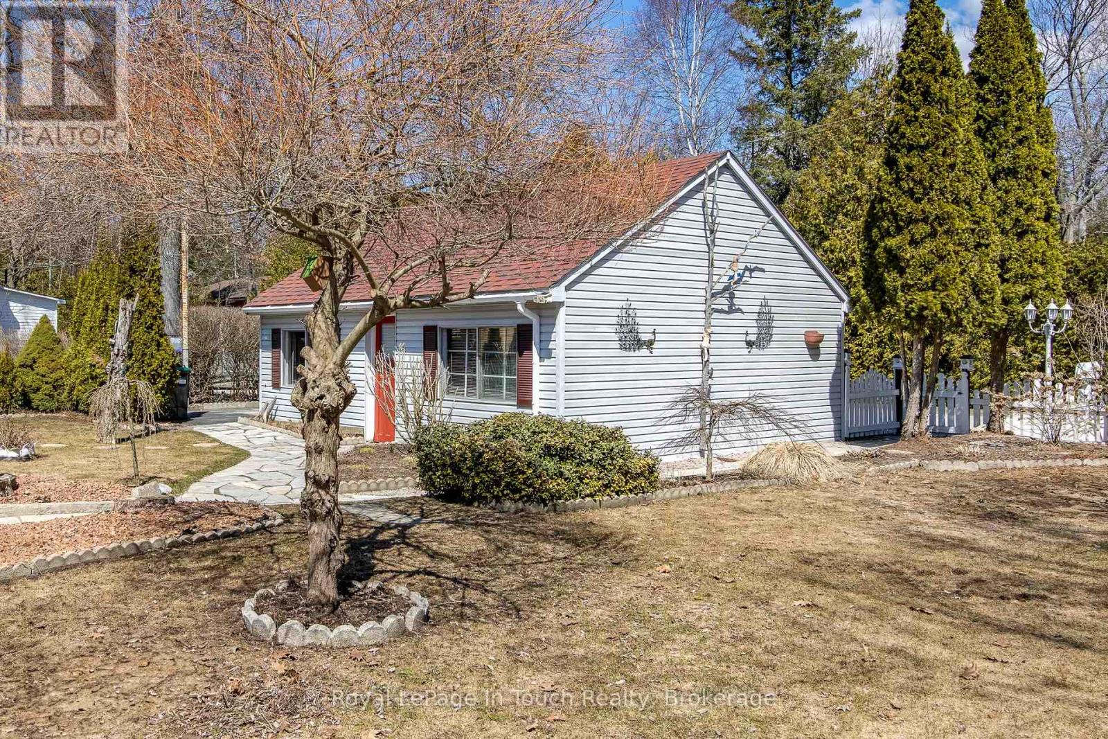 25 Yarwood Road, Tiny, Ontario  L0L 2J0 - Photo 6 - S12084008